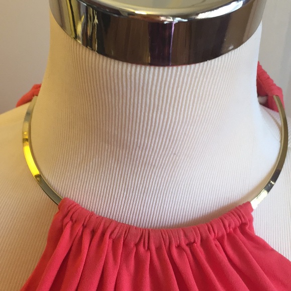 Cache boho pink cocktail dress with gold necklace - Picture 5 of 5